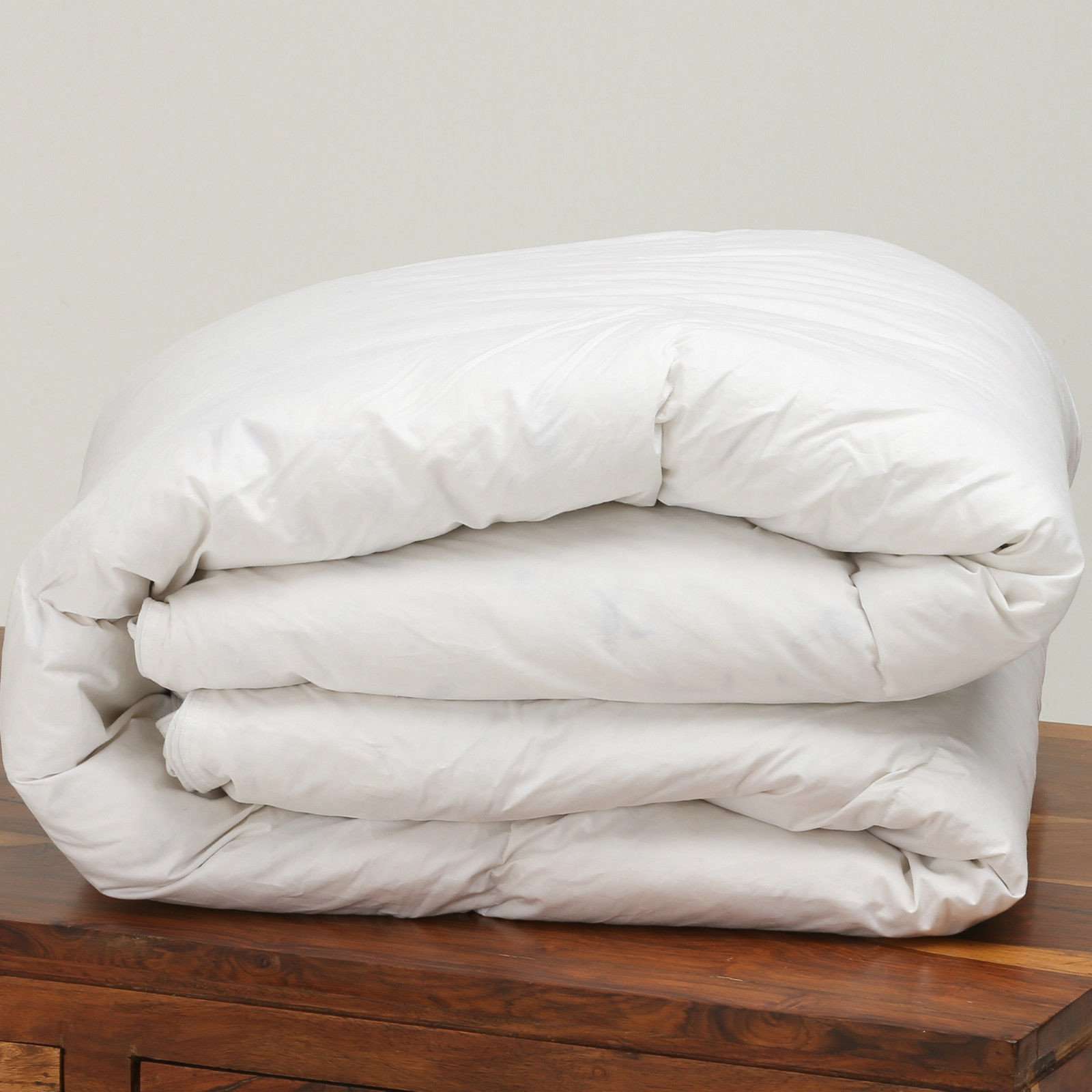 Stay-Warm-and-Comfy-with-the-Super-King-Goose-Duvet